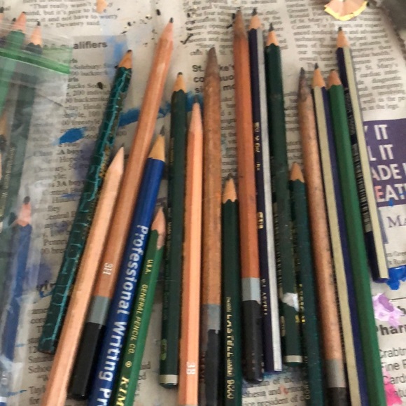 Various drawing pencils - Picture 2 of 2